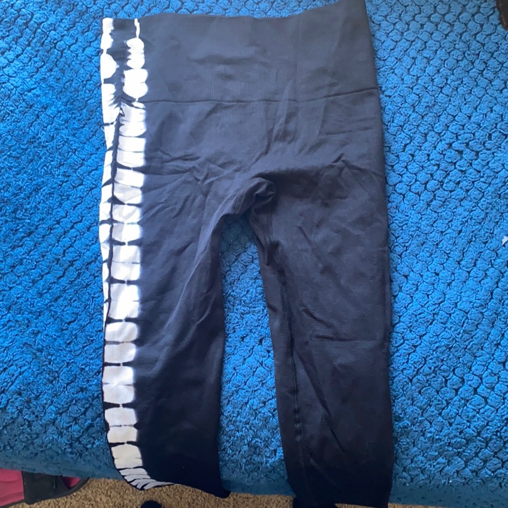 Black and white rue 21 leggings in small